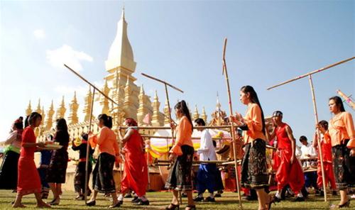 Nhìn ra thế giới - Những cảm nhận về văn hóa về đất nước và con người Lào